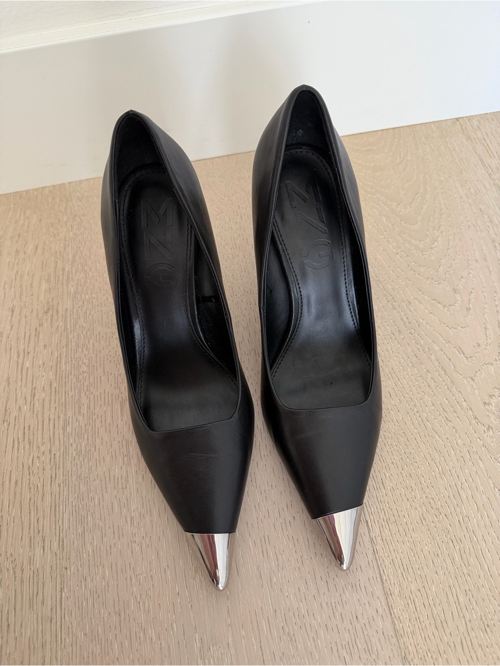 MANGO Black Pointed Toe Pumps with Metallic Toe - Picture 3 of 12
